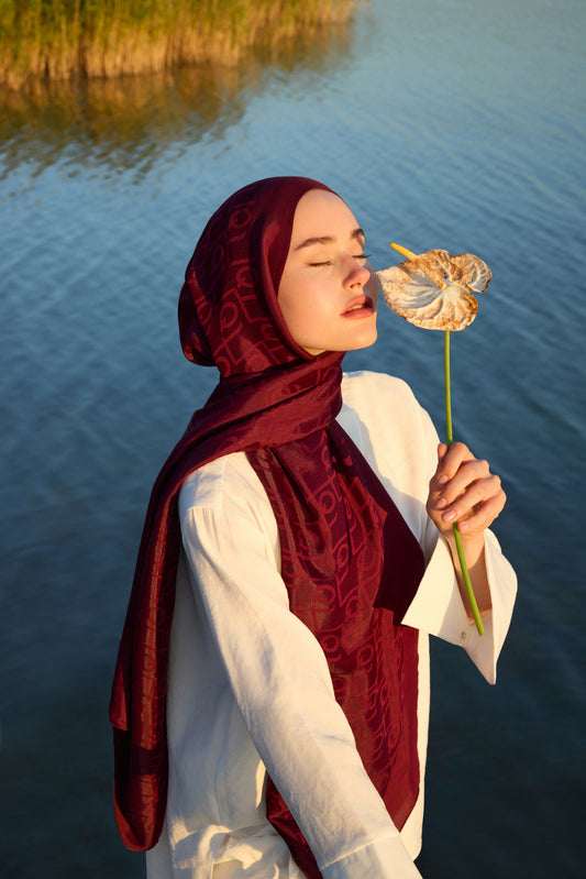 İpek Jakar Monogram Şal Bordo