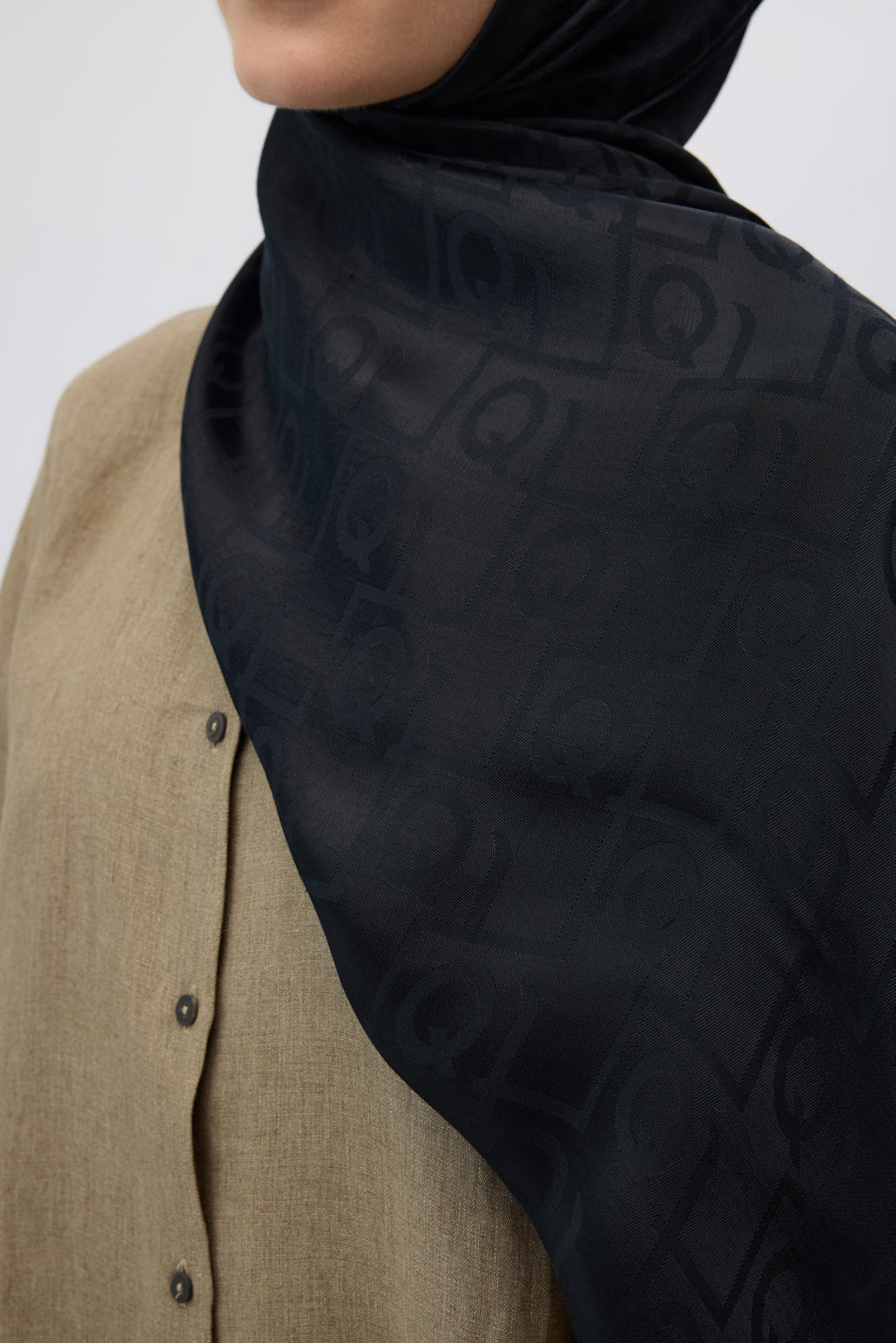 İpek Jakar Monogram Şal Siyah