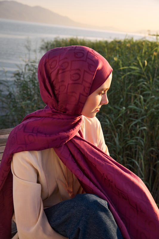 İpek Jakar Monogram Şal Vişne Çürüğü