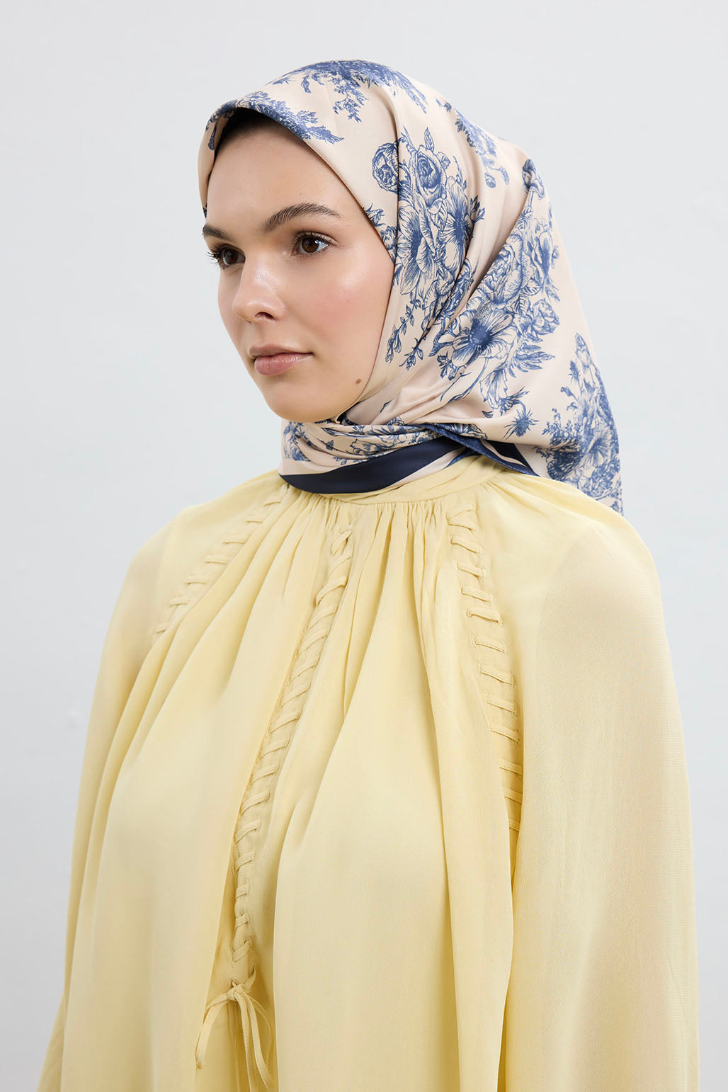 Lacivert Desenli Twill İpek Eşarp
