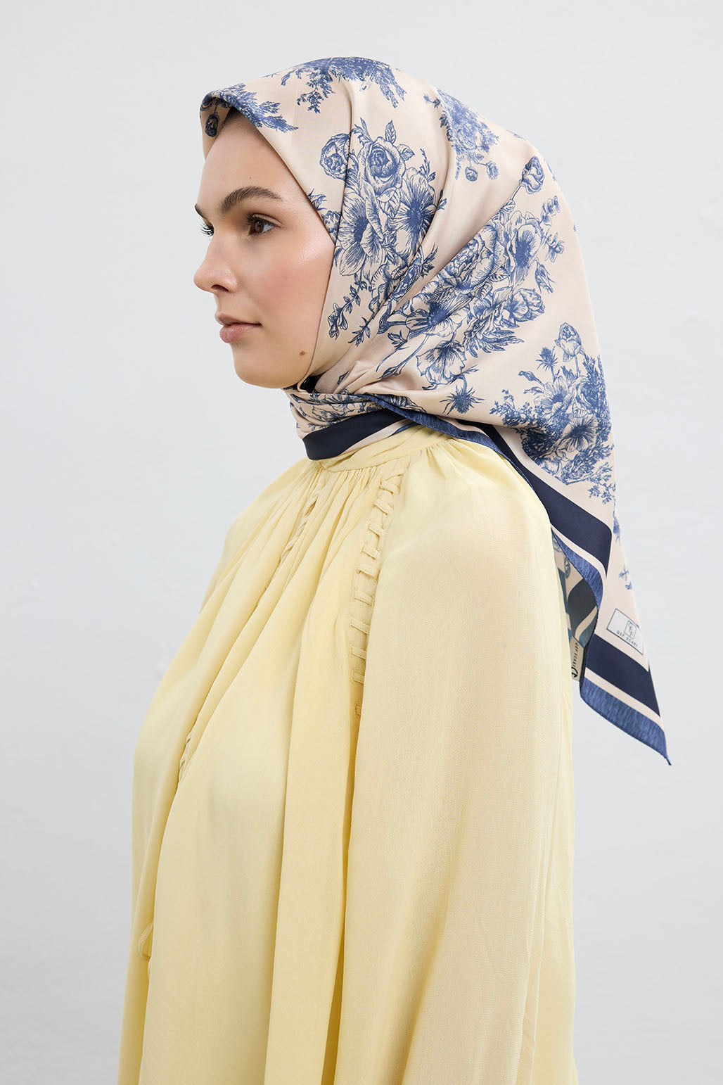 Lacivert Desenli Twill İpek Eşarp
