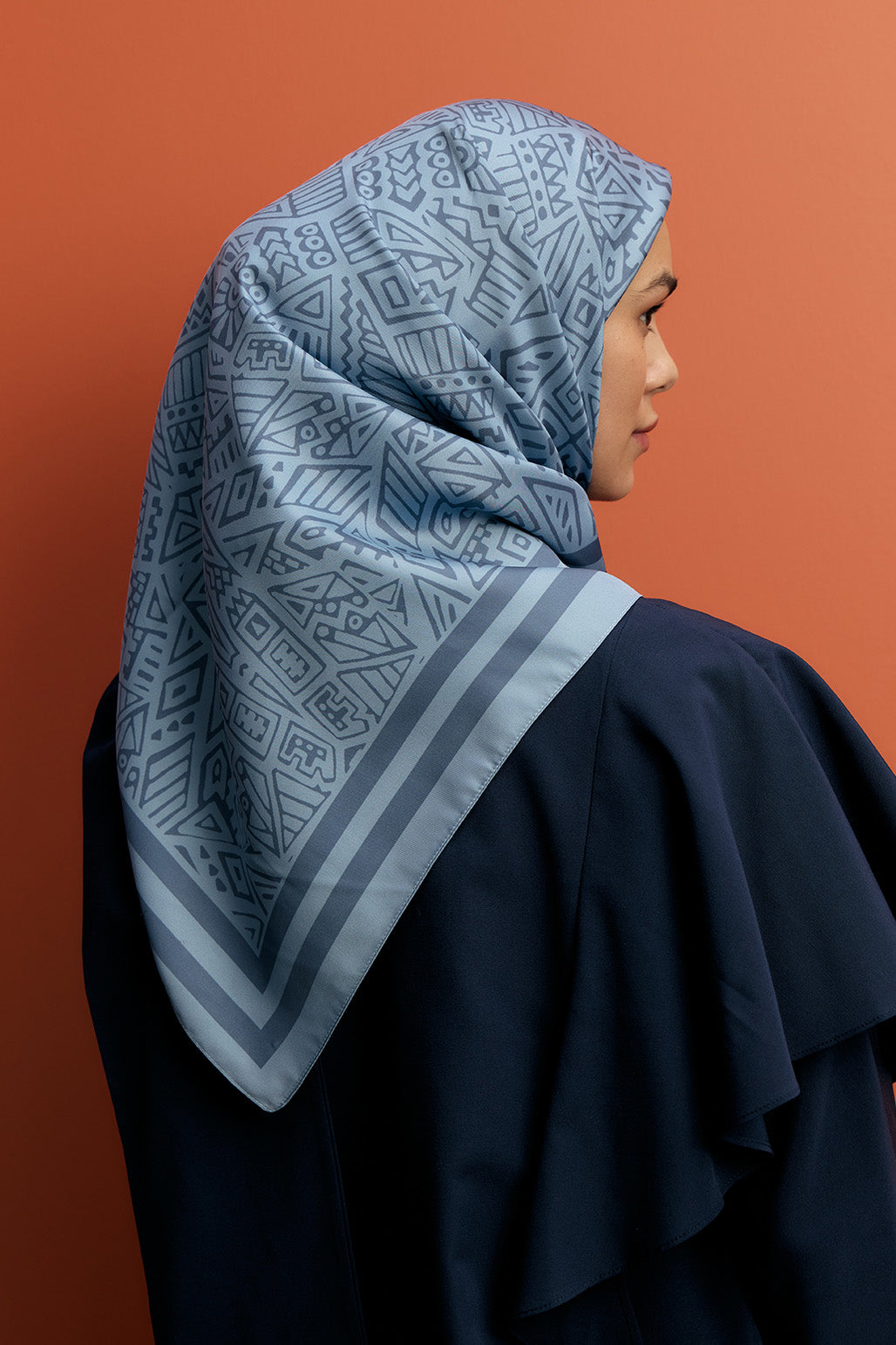 Soft Mavi Twill İpek Eşarp Tina Desenli