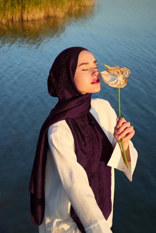 İpek Jakar Monogram Şal Bordo